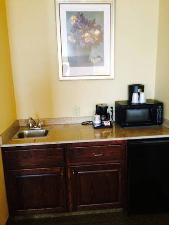 Imagen de la habitación del Hotel Best Western Penn-ohio Inn & Suites. Foto 5