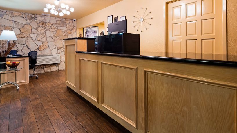 Imagen de los interiores del Hotel Best Western Pine Tree Motel. Foto 17