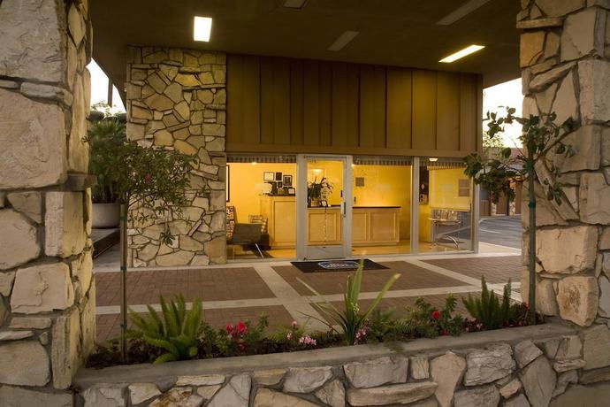 Imagen de los interiores del Hotel Best Western Pine Tree Motel. Foto 18