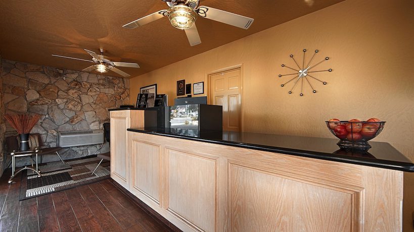 Imagen de los interiores del Hotel Best Western Pine Tree Motel. Foto 19