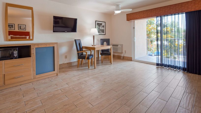 Imagen de la habitación del Hotel Best Western Pine Tree Motel. Foto 11