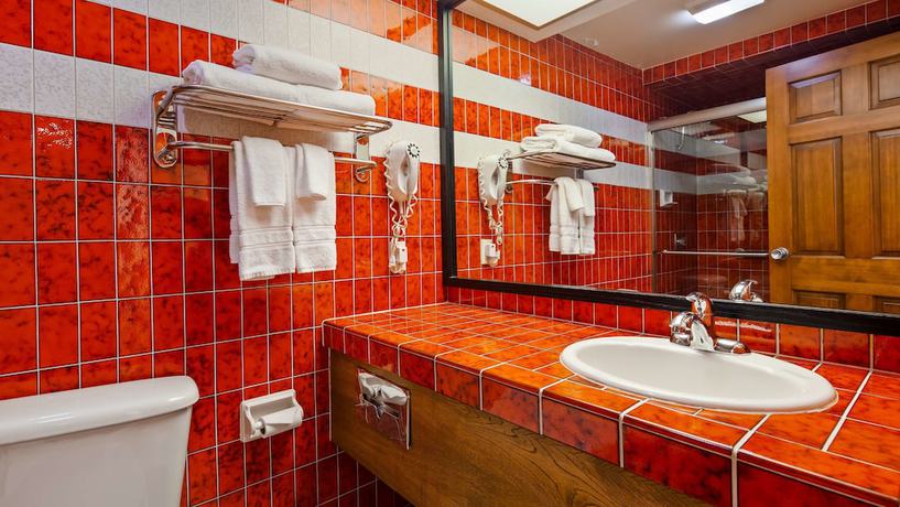 Imagen de la habitación del Hotel Best Western Pine Tree Motel. Foto 13