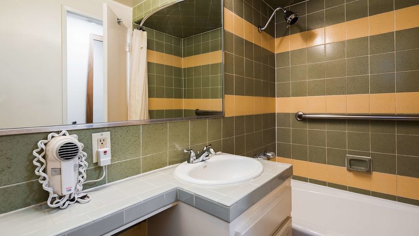 Imagen de la habitación del Hotel Best Western Pine Tree Motel. Foto 16