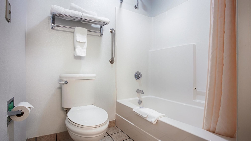 Imagen de la habitación del Hotel Best Western Pineywoods Inn. Foto 11