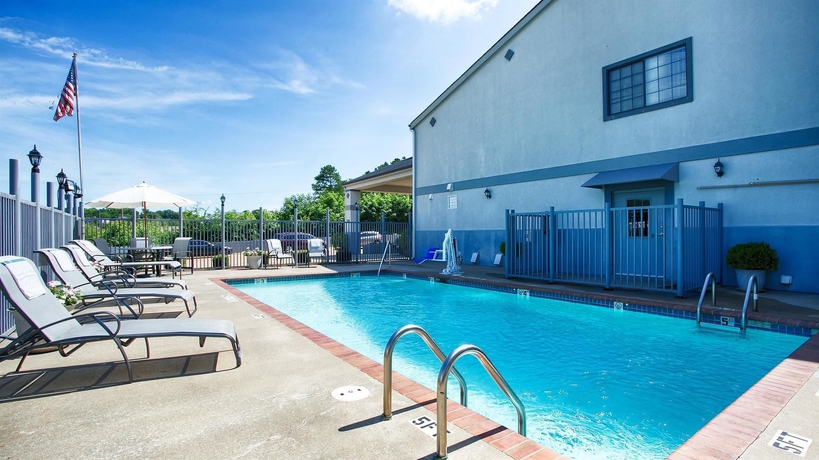 Imagen de la piscina del Hotel Best Western Pineywoods Inn. Foto 15