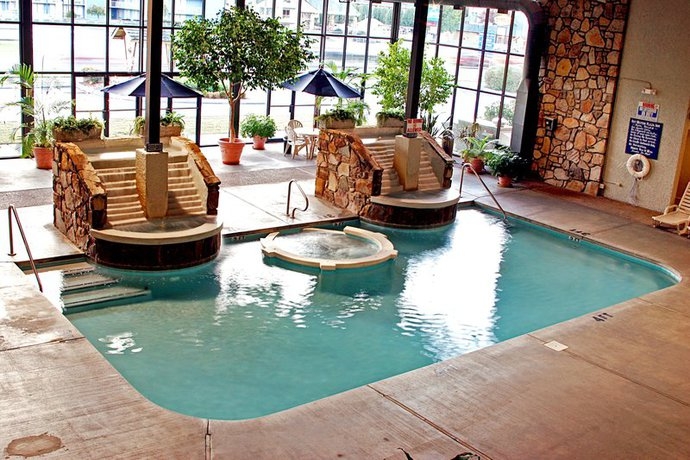 Imagen de la piscina del Hotel Best Western Plaza Inn. Foto 6