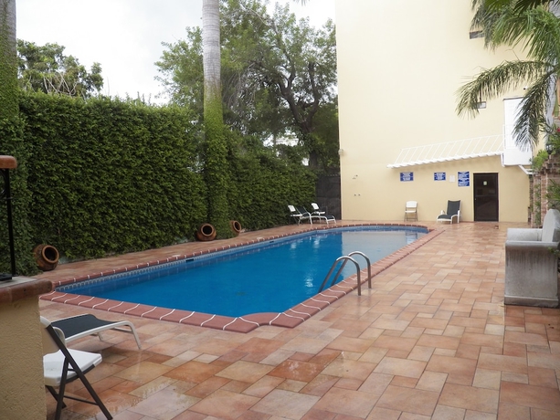 Imagen de la piscina del Hotel Best Western Plaza Matamoros. Foto 18