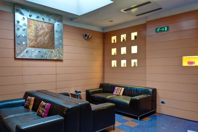 Imagen de los interiores del Hotel Best Western Plaza, N&aacute;poles. Foto 16