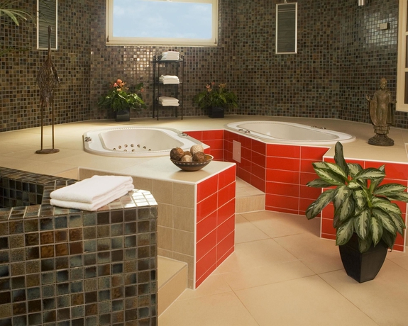 Imagen de la piscina del Hotel Best Western Plaza Wels. Foto 16