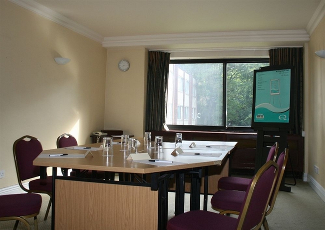 Imagen de los interiores del Hotel Best Western Plough and Harrow. Foto 7