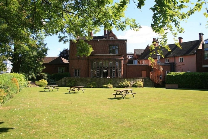 Imagen de los exteriores del Hotel Best Western Plough and Harrow. Foto 6