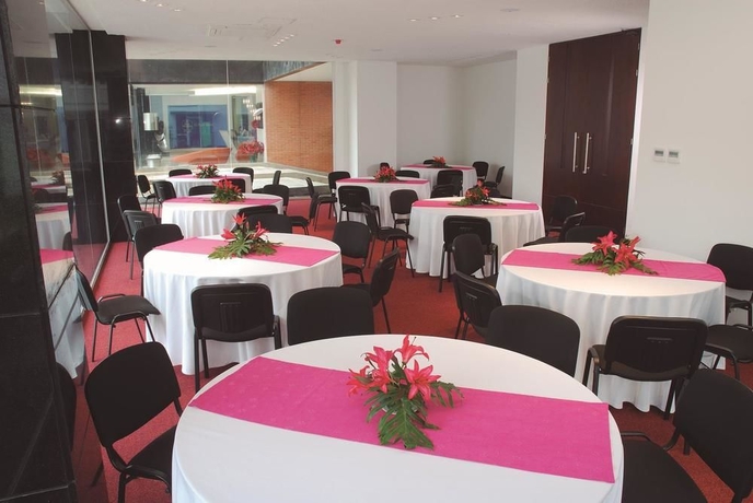 Imagen de la piscina del Hotel Best Western Plus 93 Park. Foto 15