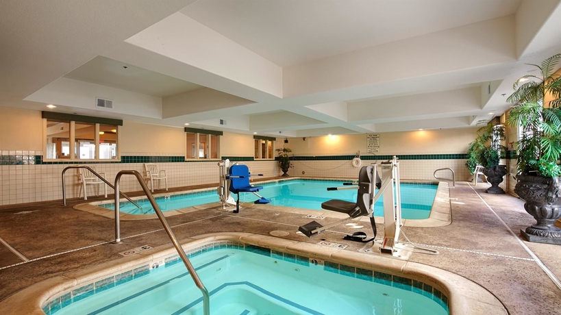 Imagen de la piscina del Hotel Best Western Plus Airport Inn and Suites, Oakland. Foto 15