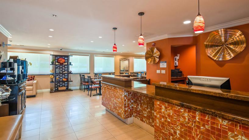 Imagen de los interiores del Hotel Best Western Plus Airport Plaza. Foto 19
