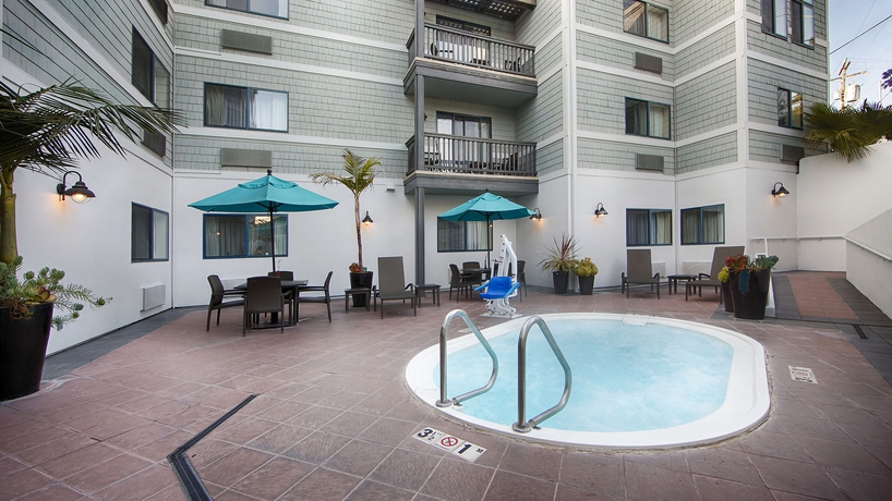 Imagen de los exteriores del Hotel Best Western Plus All Suites Inn. Foto 11