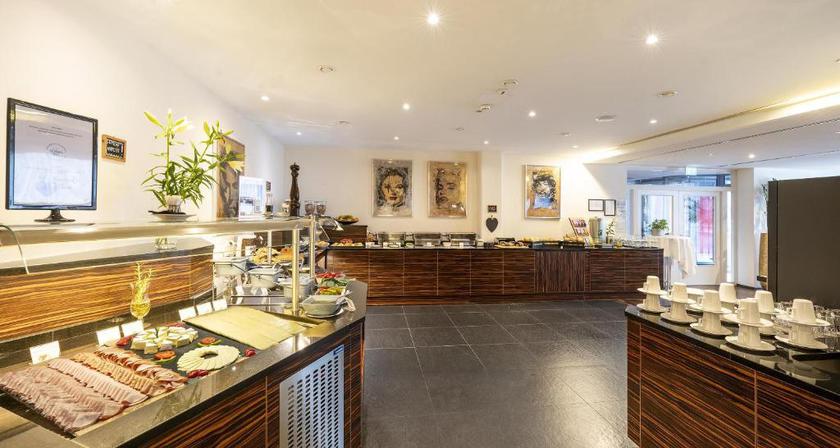 Imagen del bar/restaurante del Hotel Best Western Plus Amedia Art Salzburg. Foto 7