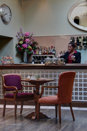 Imagen del bar/restaurante del Hotel Best Western Plus Angel. Foto 3