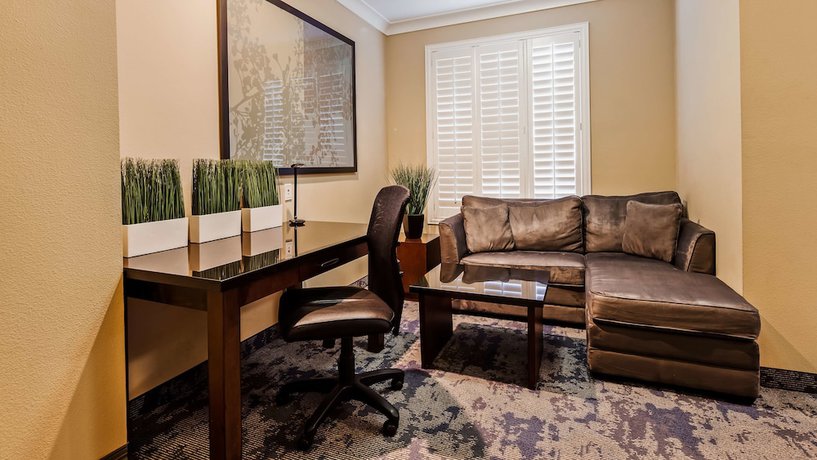 Imagen de la habitación del Hotel Best Western Plus Avita Suites. Foto 13