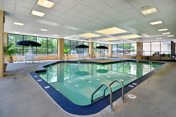 Imagen de la piscina del Hotel Best Western Plus BWI Airport - Arundel Mill. Foto 13