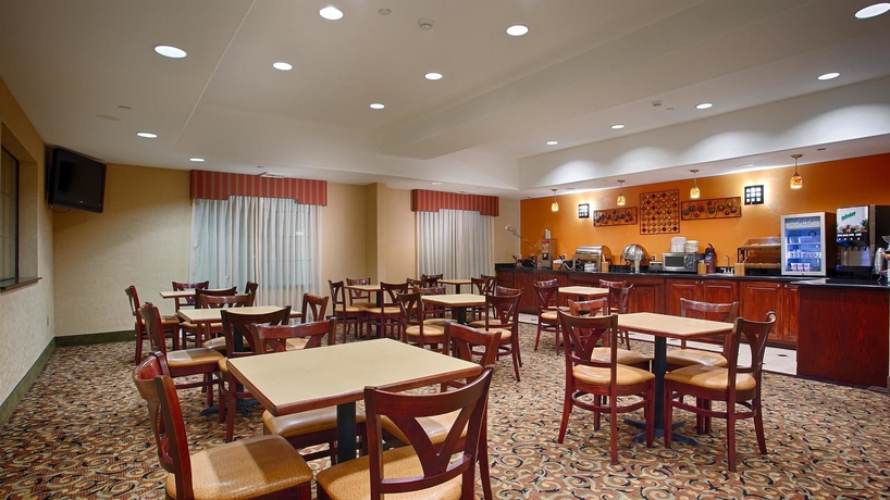 Imagen del bar/restaurante del Hotel Best Western Plus Barsana and Suites. Foto 3