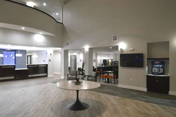 Imagen de los interiores del Hotel Best Western Plus Bay City Inn and Suites. Foto 17