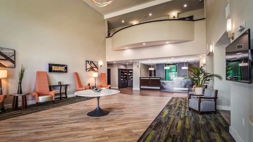 Imagen de los interiores del Hotel Best Western Plus Bay City Inn and Suites. Foto 18