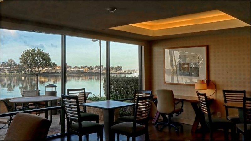 Imagen del bar/restaurante del Hotel Best Western Plus Bayside. Foto 2