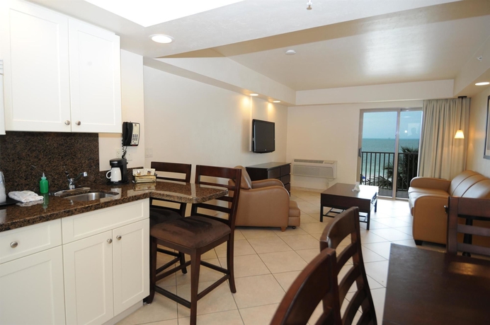 Imagen de la habitación del Hotel Best Western Plus Beach Resort. Foto 13