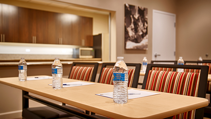 Imagen de los interiores del Hotel Best Western Plus Black Oak. Foto 10