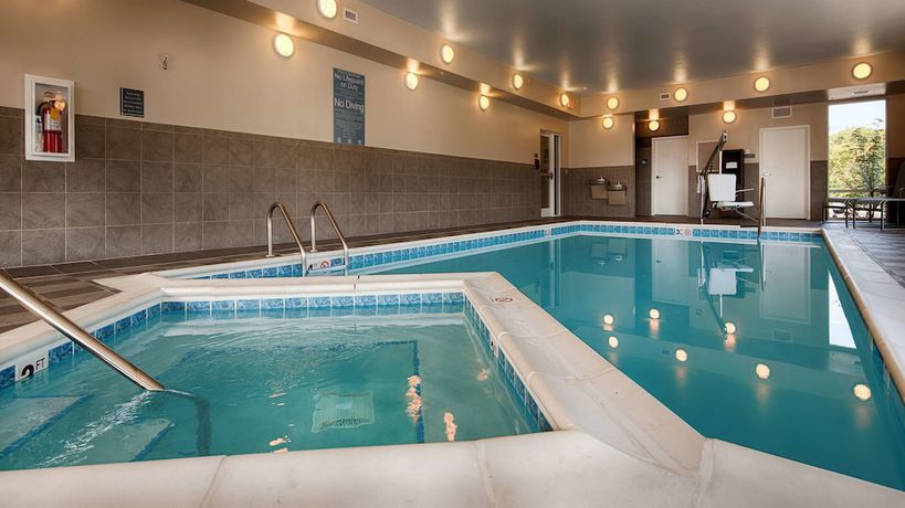 Imagen de la piscina del Hotel Best Western Plus Boardman Inn And Suites. Foto 20