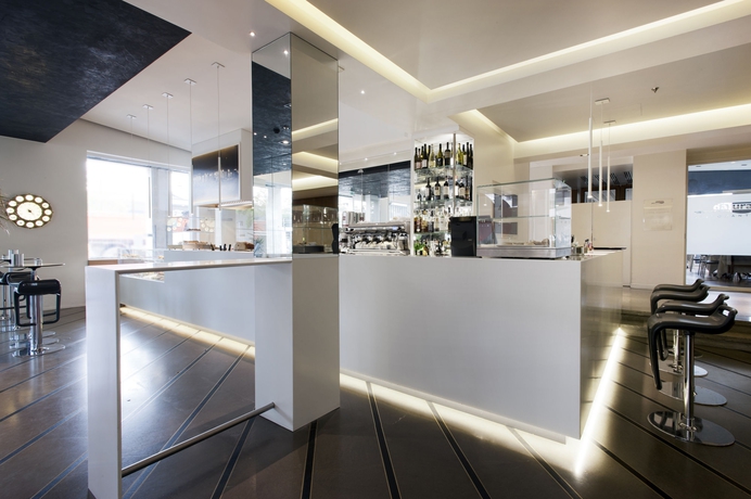 Imagen del bar/restaurante del Hotel Best Western Plus Bologna. Foto 5