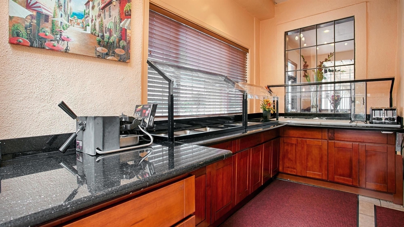 Imagen del bar/restaurante del Hotel Best Western Plus Brookside Inn. Foto 1