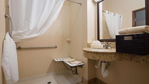 Imagen de la habitación del Hotel Best Western Plus Butterfield Inn. Foto 9