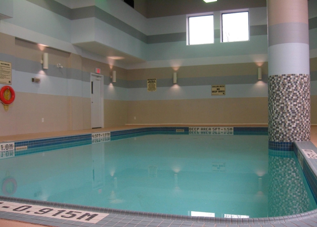 Imagen de la piscina del Hotel Best Western Plus Cambridge. Foto 14