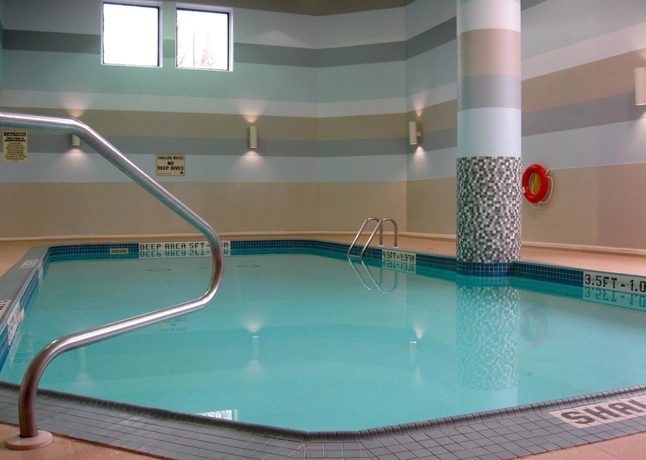 Imagen de la piscina del Hotel Best Western Plus Cambridge. Foto 15