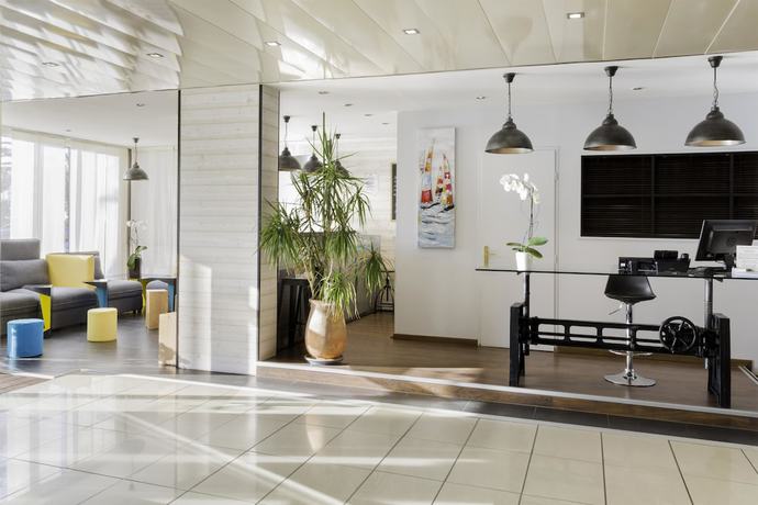 Imagen de los interiores del Hotel Best Western Plus Canet-plage. Foto 19