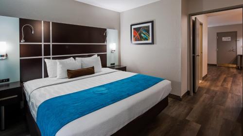Imagen de la habitación del Hotel Best Western Plus Carlton Suites. Foto 7