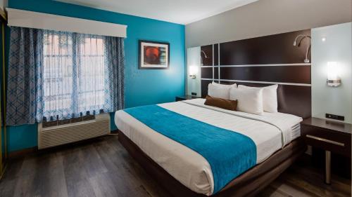 Imagen de la habitación del Hotel Best Western Plus Carlton Suites. Foto 9
