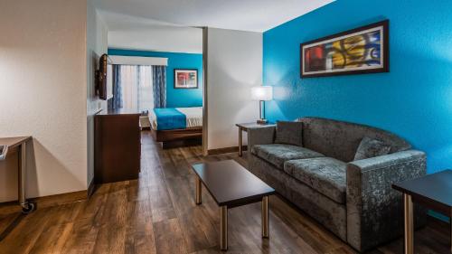 Imagen de la habitación del Hotel Best Western Plus Carlton Suites. Foto 10