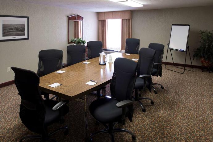 Imagen de los interiores del Hotel Best Western Plus Cedar Bluff Inn. Foto 8