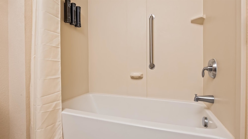 Imagen de la habitación del Hotel Best Western Plus Chain Of Lakes Inn and Suites. Foto 5