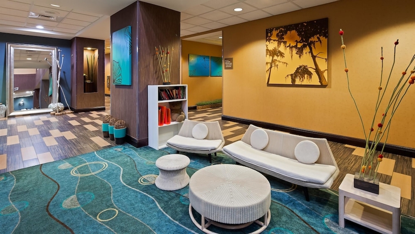 Imagen de los interiores del Hotel Best Western Plus Chain Of Lakes Inn and Suites. Foto 19
