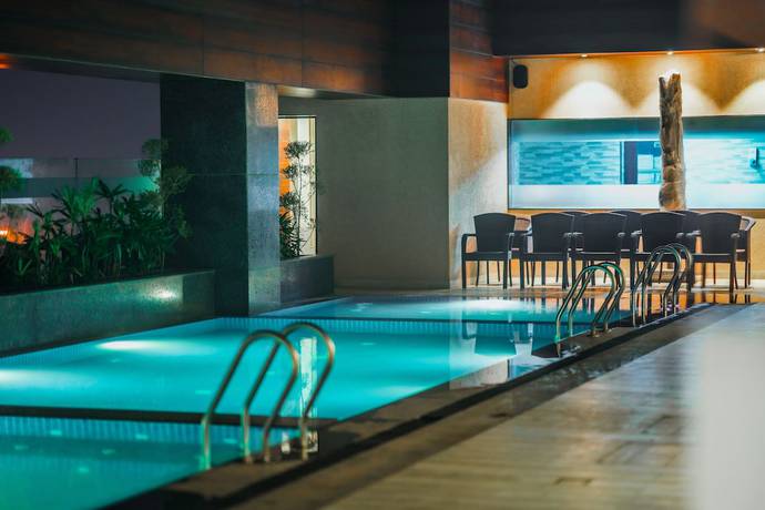 Imagen de la piscina del Hotel Best Western Plus Chandigarh Mohali.. Foto 9