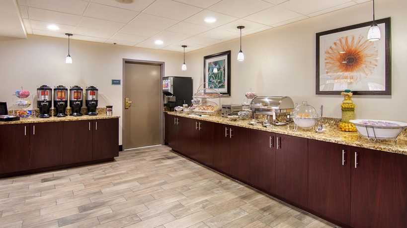 Imagen del bar/restaurante del Hotel Best Western Plus Chicagoland - Countryside. Foto 2