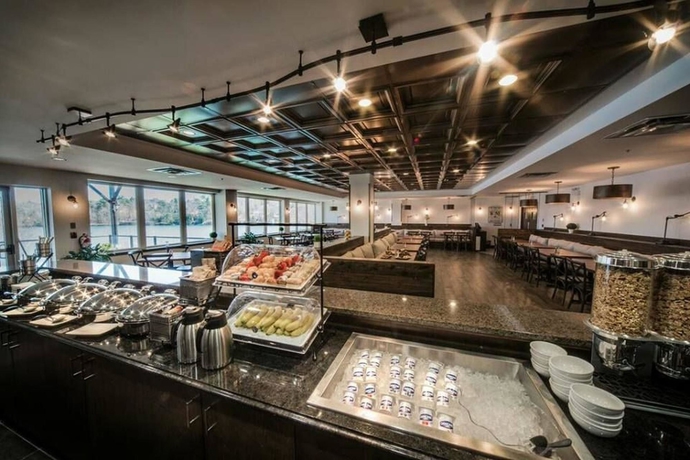 Imagen del bar/restaurante del Hotel Best Western Plus Chocolate Lake. Foto 2