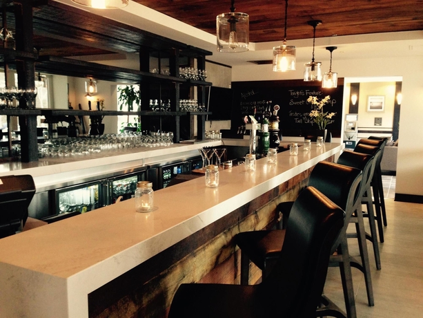 Imagen del bar/restaurante del Hotel Best Western Plus Chocolate Lake. Foto 7