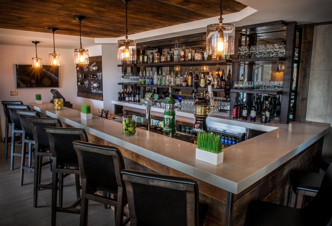 Imagen del bar/restaurante del Hotel Best Western Plus Chocolate Lake. Foto 8