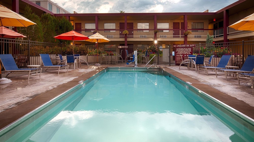 Imagen de la piscina del Hotel Best Western Plus Clocktower Inn. Foto 15