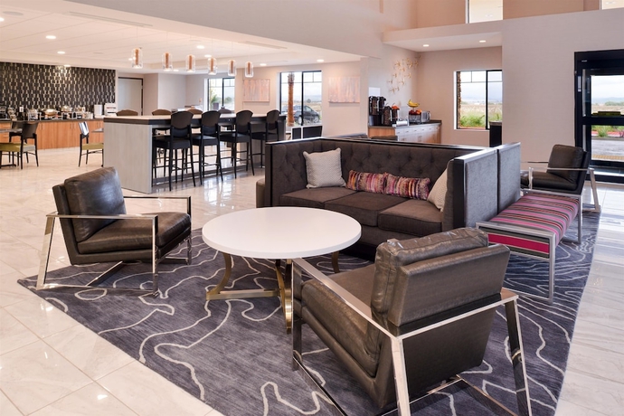 Imagen de los interiores del Hotel Best Western Plus Coalinga Inn. Foto 15