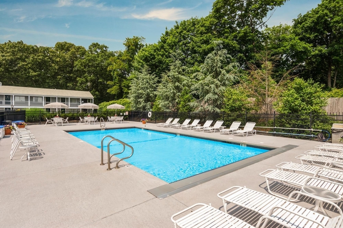 Imagen de la piscina del Hotel Best Western Plus Cold Spring. Foto 14